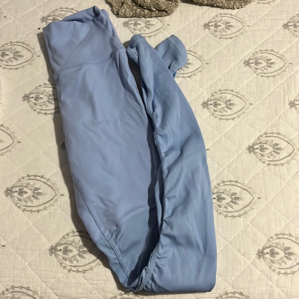 ALO baby blue leggings
